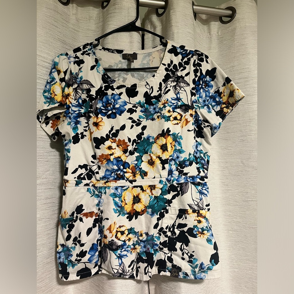 Jaanuu scrub top